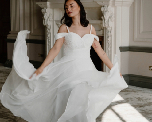 Light weight wedding dress, chiffon with drop shoulder sleeves