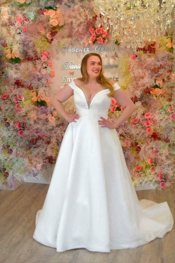 Off the should wedding dress in satin with pockets and leg split